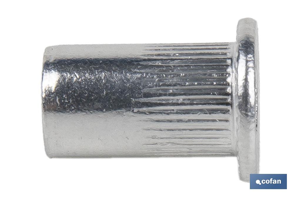 Imagen Adicional de Tuercas remachables cilíndricas ranuradas con fondo abierto y cabeza ancha