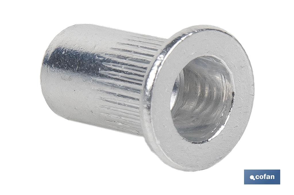 Imagen Adicional de Tuercas remachables cilíndricas ranuradas con fondo abierto y cabeza ancha