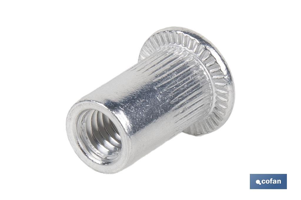 Imagen Adicional de Tuercas remachables cilíndricas ranuradas con fondo abierto y cabeza ancha
