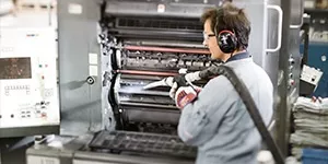 Sistemas de limpieza con hielo seco Kärcher en entornos industriales