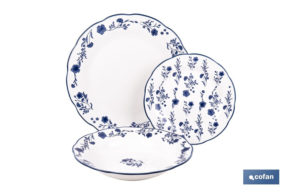 Vajilla de porcelana con flores azules