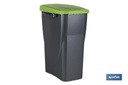 Cubo de basura verde para reciclar materiales de vidrio