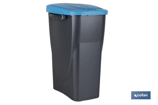 Cubo de basura azul para reciclar materiales de papel y cartón